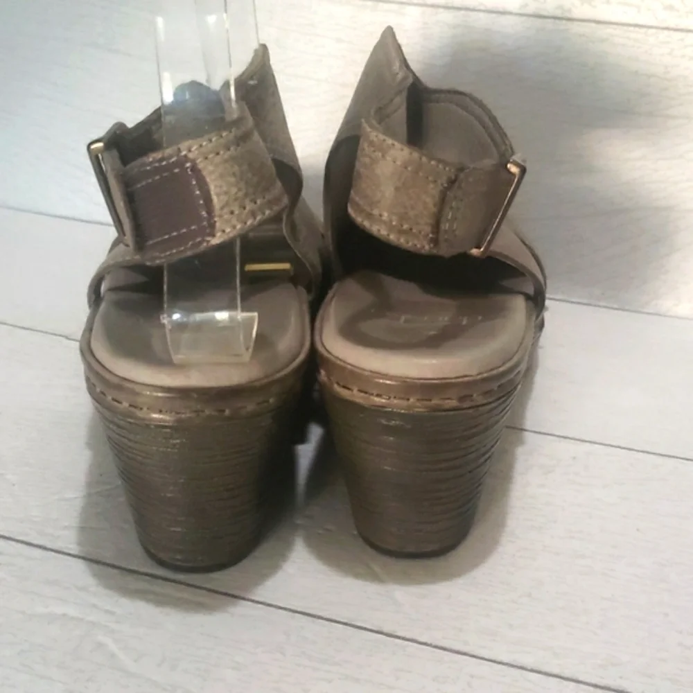 Dansko 39 gray platforms wedges ankle strap sandals